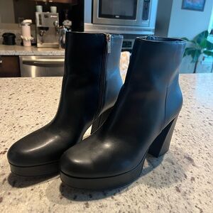 Jessica Simpson black platform ankle bootie heels size 11